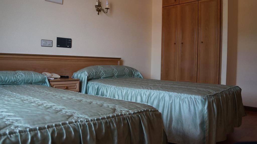 Hotel Larry ثي الغرفة الصورة